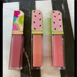 Too Faced lip gloss